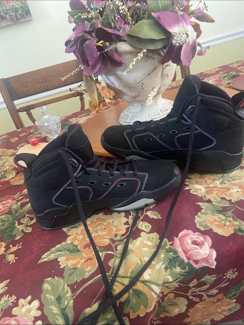 Jordan’s tennis shoes - Picture 2 of 3